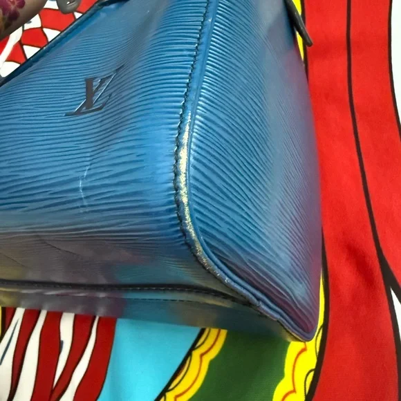 Authentic Louis Vuitton Speedy 25 – Blue Épi Leather – Vintage Classic - Picture 15 of 17